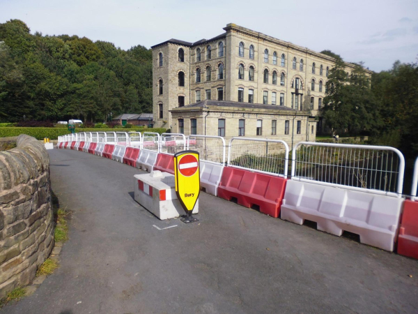 The Spinnings, Summerseat; no road access 
17-Buildings and the Urban Environment-05-Street Scenes-028-Summerseat Area
Keywords: 2017