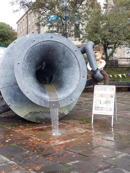 That was a good night out (Prank on the Urn) 
17-Buildings and the Urban Environment-05-Street Scenes-017-Market Place
Keywords: 2019