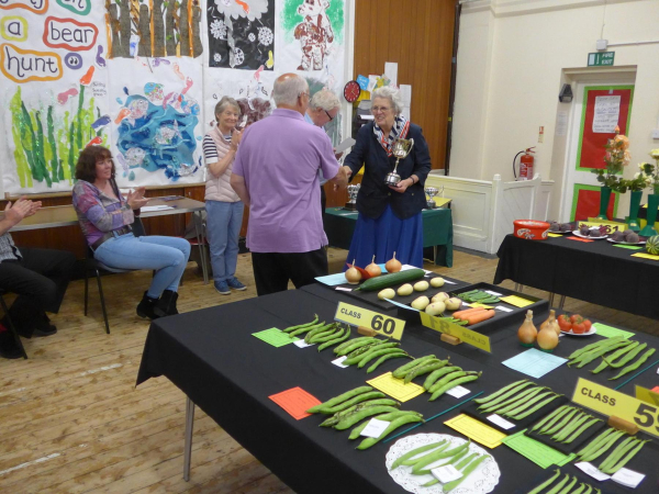 Edenfield & District Autumn Horticultural Show. Councillor Ann Cheetham presents trophies
14-Leisure-04-Events-000-General
Keywords: 2019