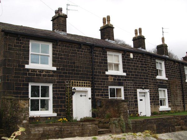 Exeter Cottage Row in Holcombe Village 
17-Buildings and the Urban Environment-05-Street Scenes-014-Holcombe Village
Keywords: 2020