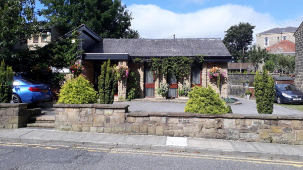 Booth & Wolstenholme Funeral Service 
17-Buildings and the Urban Environment-05-Street Scenes-009-Crow Lane Area
Keywords: 2020
