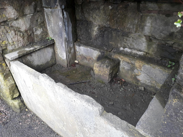 Horse trough in Holcombe Village 
17-Buildings and the Urban Environment-05-Street Scenes-014-Holcombe Village
Keywords: 2020