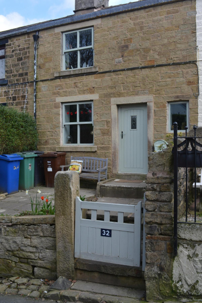 Higher Summerseat
17-Buildings and the Urban Environment-05-Street Scenes-028-Summerseat area
Keywords: 2021