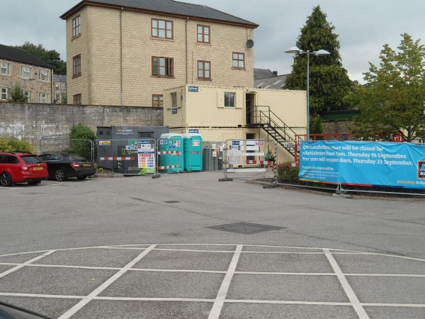 Aldi getting ready for refurbishment 
03-Shops, Restaurants and Hotels-02-Individual shops-001-Supermarkets
Keywords: 2021