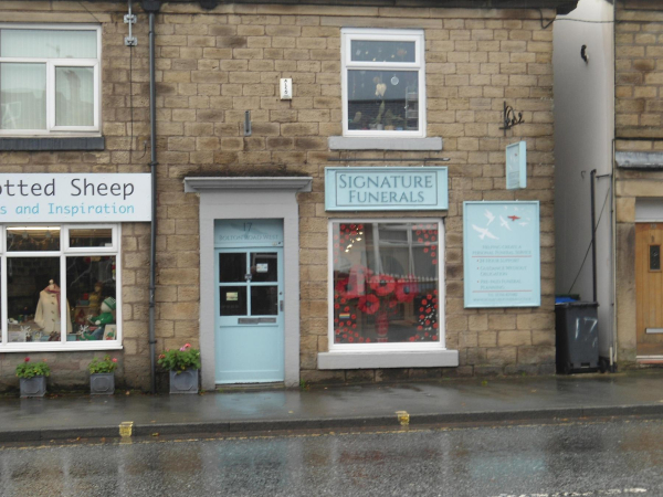 Signature Funeral Parlour all done up for Rememberance Day  
15-War-03-War Memorials-001-St Paul's Gardens and Remembrance Sunday
Keywords: 2021