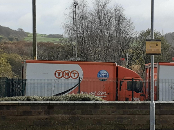 TNT Wagon before they changed to Fed X  
17-Buildings and the Urban Environment-05-Street Scenes-022-Railway Street
Keywords: 2021