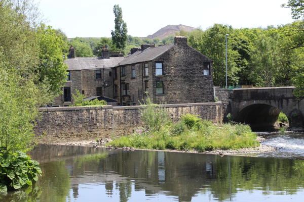 Buildings just before Kenyon Street
17-Buildings and the Urban Environment-05-Street Scenes-016-Kenyon Street
Keywords: 2023