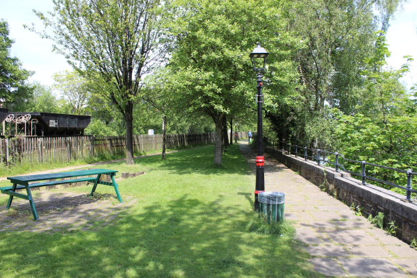 River Garden Bridge Street 
17-Buildings and the Urban Environment-05-Street Scenes-003-Bridge Street
Keywords: 2023