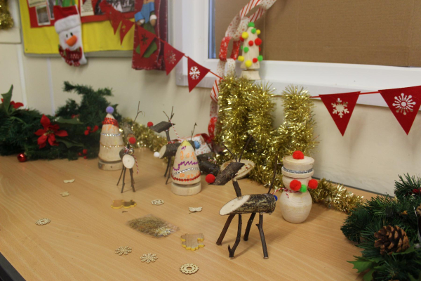 Hand made decorations in Tea Room 
14-Leisure-01-Parks and Gardens-001-Nuttall Park General
Keywords: 2023