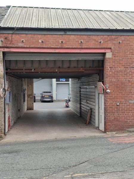 Entrance to the Industrial complex on Kay Brow
17-Buildings and the Urban Environment-05-Street Scenes-015-Kay Brow

Keywords: 2025