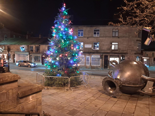 Christmas tree and Urn Market Place
17-Buildings and the Urban Environment-05-Street Scenes-017-Market Place
Keywords: 2025