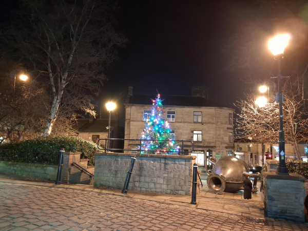 Christmas tree and Urn Market Place
17-Buildings and the Urban Environment-05-Street Scenes-017-Market Place
Keywords: 2025
