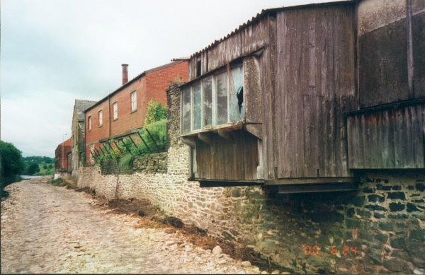 'The shed above the Irwell' - Rearo of Kenyon Street
17-Buildings and the Urban Environment-05-Street Scenes-016-Kenyon Street
Keywords: 2000