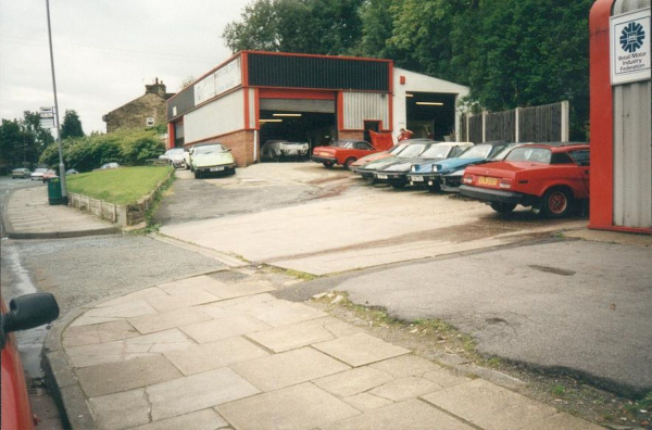 'S+S Preparations' Stubbins Lane - shortly to make way for flats
17-Buildings and the Urban Environment-05-Street Scenes-027-Stubbins Lane and Stubbins area
Keywords: 2000