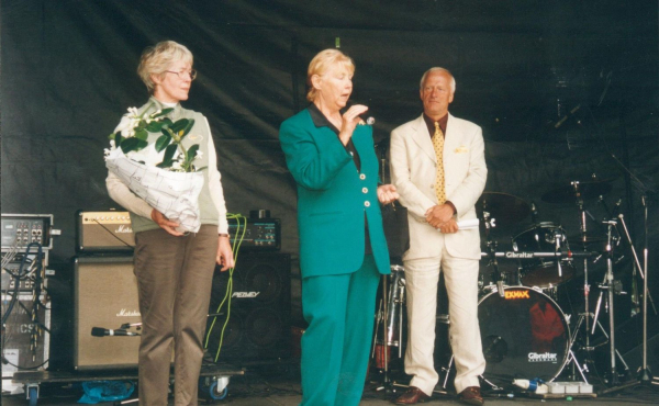 Millennium Festival - Welcoming speech
01-Ramsbottom Heritage Society-01-RHS Activities-016 Millennium Festival
Keywords: 2000