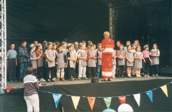 Millennium Festival - St Andrew's
01-Ramsbottom Heritage Society-01-RHS Activities-016 Millennium Festival
Keywords: 2000