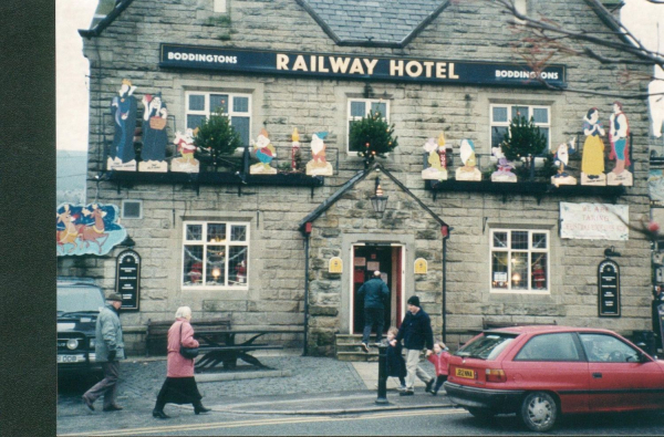 Christmas celebrations - Railway Hotel
16-Transport-03-Trains and Railways-000-General
Keywords: 2000