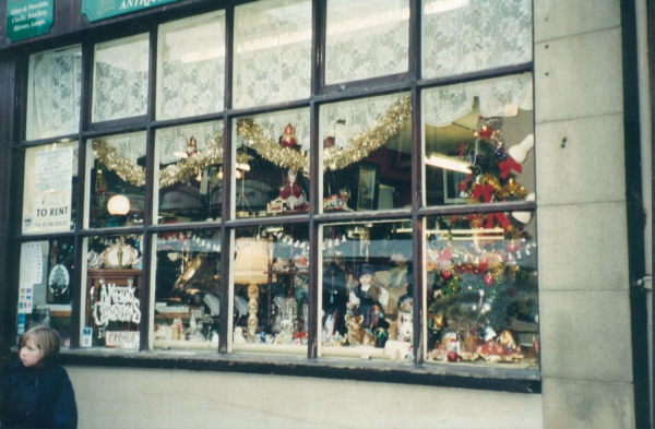 Christmas celebrations - shop window display
to be catalogued
Keywords: 2000