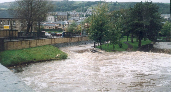 River Irwell at the Wharf on Peel Bridge in full force - November 
17-Buildings and the Urban Environment-05-Street Scenes-021-Peel Brow area
Keywords: 2000