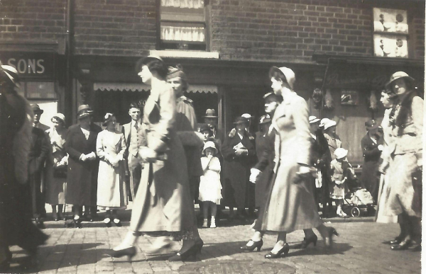 1930s Whit Walk
06-Religion-03-Churches Together-001-Whit Walks
Keywords: 1939