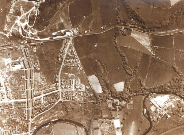 Aerial view of Peel Brow and Bury New Road area 
17-Buildings and the Urban Environment-05-Street Scenes-021-Peel Brow area
Keywords: 1942