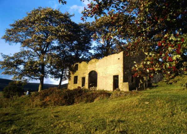 Moorbottom Road and down into Redisher Woods you will see the remnants of farmsteads, this is what the were like in the late 1960's. donated by Tony Tickle via Facebook.  The photographer was John Geoffrey Duckworth who was Chief Engineer for Ramsbot
17-Buildings and the Urban Environment-05-Street Scenes-014-Holcombe Village
Keywords: 1969