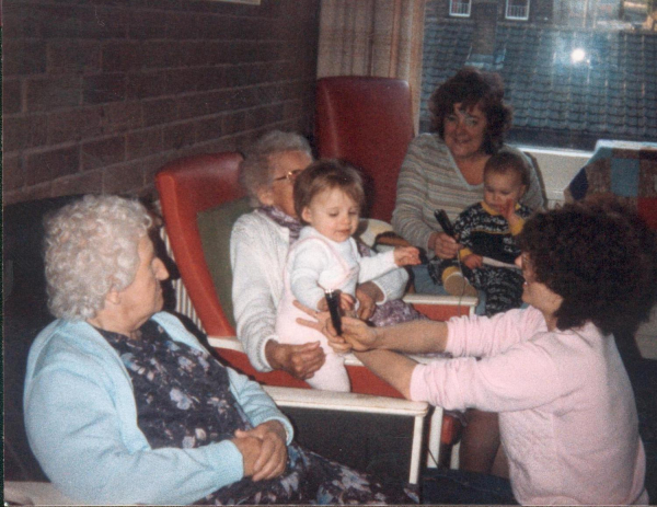 Taping sessions at Hazlehurst. With Mrs Ellen Smith (d.4/88) Mrs Clara Booth and Mr Harry Eckersley. Mr F Gilpin with Agnes Fish (d.5.88).
01 - Ramsbottom Heritage Society - 01 - Activities
Keywords: Bury-Archive