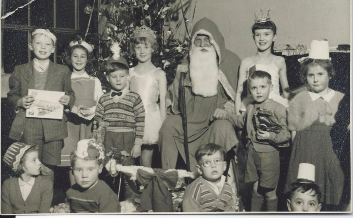  Children's Christmas party Holden Mill, Holcombe Brook. Photo pos. in canteen. Back row left to right: ?Kathleen Butterworth, Marjorie Kenyon, Santa, ?Pauline Gaskell who emigrated to Freemantle, Western Australia in 1957 
02 - Industry - 01 - Mills
Keywords: Bury-Archive