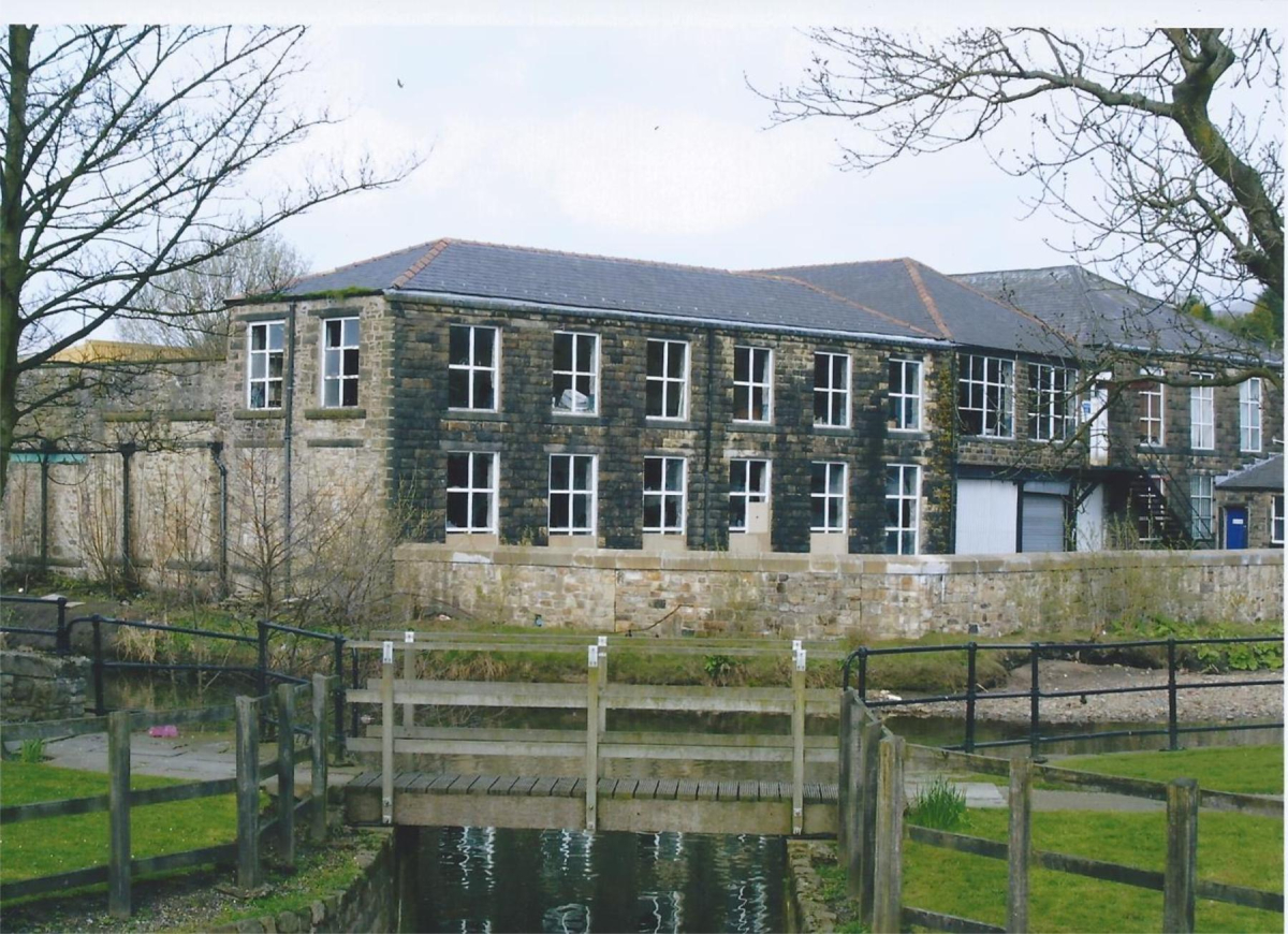 Irwell Bridge Mill - Kenyon Street. Picture taken across the river from Bridge Street. Note river foot bridge which was swept away in Boxing Day floods 2015 catalogued at Bury Archives as RHS/21/2/1/93
02 - Industry - 01 - Mills
Keywords: Bury-Archive