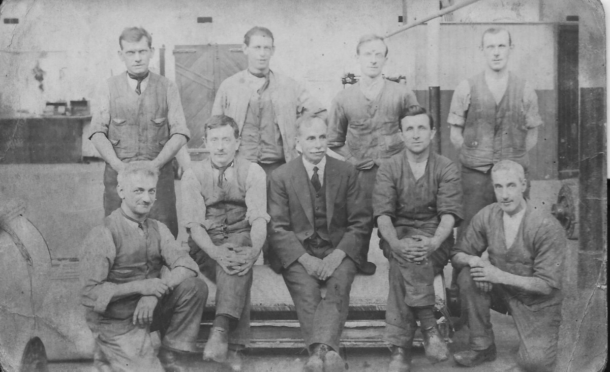 Tacklers at Holme Mill. George Crawshaw on right with dark hair. - catalogued at Bury Archives as RHS/21/2/1/95
02 - Industry - 01 - Mills
Keywords: Bury-Archive