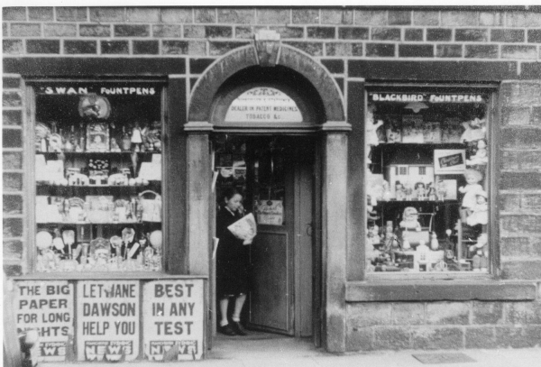 1958 Heys Newspaper shop, 53 Bolton St West Placards for Man. Evening Hews outside, but windows carry mixture of toys & giftware.
03 - Shops, Restaurants & Hotels - 02 - Individual shops
Keywords: Bury-Archive