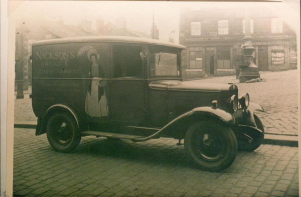 Nickson's van in Market Place 1934 Nickson's was bread and confectionery shop/cafe on Bridge by various people.
03 - Shops, Restaurants & Hotels - 03 - Cafes and Restaurants
Keywords: Bury-Archive
