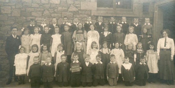 Hazlehurst Infants School Class F  Alternate Reference-1012 Notes-   RHSBA-1012-1 RHS/21/5/1/1 4 photographs Date:24/03/1905
05 - Education - 01 - Primary Schools
Keywords: Bury-Archive