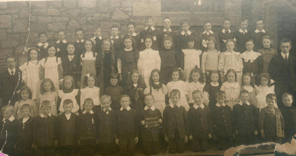 Hazlehurst Infants School Class F  Alternate Reference-1012 Notes-   RHSBA-1012-1 RHS/21/5/1/1 4 photographs Date:24/03/1905
05 - Education - 01 - Primary Schools
Keywords: Bury-Archive