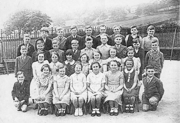 Hazelhurst pupils (c1930_ 6 photo copies)
05 - Education - 01 - Primary Schools
Keywords: Bury-Archive