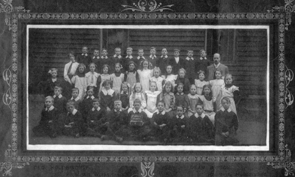 St.Pauls( Rams) classes , staff, rooms 1890-1930's 6 items of good quality 4 itens used in AROUND RAMSBOTTOM PAGES 37-39
05 - Education - 01 - Primary Schools
Keywords: Bury-Archive