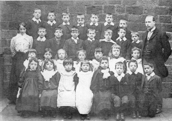 St.Pauls( Rams) classes , staff, rooms 1890-1930's 6 items of good quality 4 itens used in AROUND RAMSBOTTOM PAGES 37-39
05 - Education - 01 - Primary Schools
Keywords: Bury-Archive