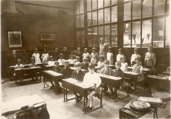 St.Pauls( Rams) classes , staff, rooms 1890-1930's 6 items of good quality 4 itens used in AROUND RAMSBOTTOM PAGES 37-39
05 - Education - 01 - Primary Schools
Keywords: Bury-Archive