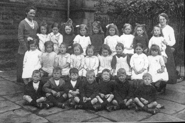 ST.Andrews Primary School c 1922-24. 2 photos St,Andrews Primary school 1947-49.3 photos St.Andrews pupils ,c.1900 in Bolton St,school behind
05 - Education - 01 - Primary Schools
Keywords: Bury-Archive