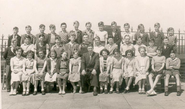 Peel Brow Secondary Modern School c 1952- 2 photos 
05-Education-02-Secondary Schools-001-Ramsbottom Secondary School
Keywords: 0