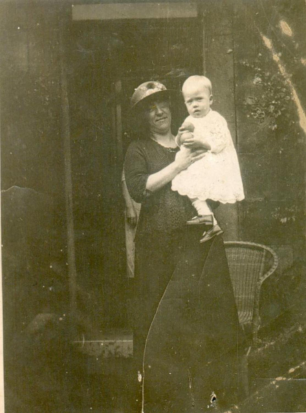 Robert Sharples choirmaster of St. Andrews (Dundee) Presbyterian Bolton Street. Retired at 80yrs. Photo of him with daughters Harriet & Maria. Photos of Maria's baby son Rob't digitised
09 - People and Family - 01 - Families
Keywords: Bury-Archive