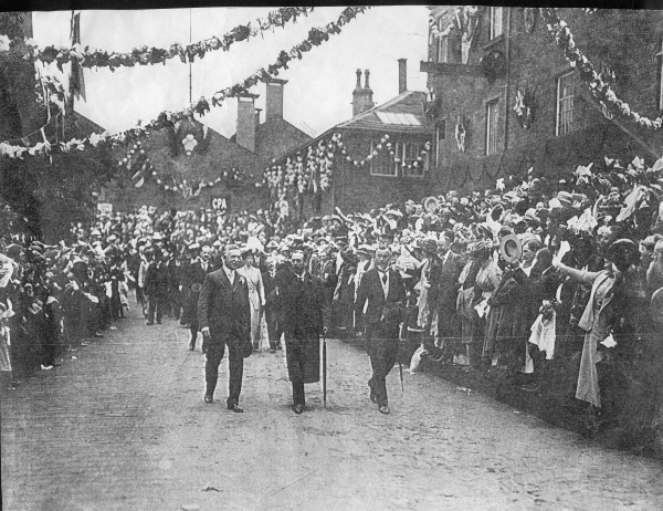 Visit of King George V & Queen Mary [before or after WW11 )
12 - Customs and Traditions - 01 - National Events
Keywords: Bury-Archive