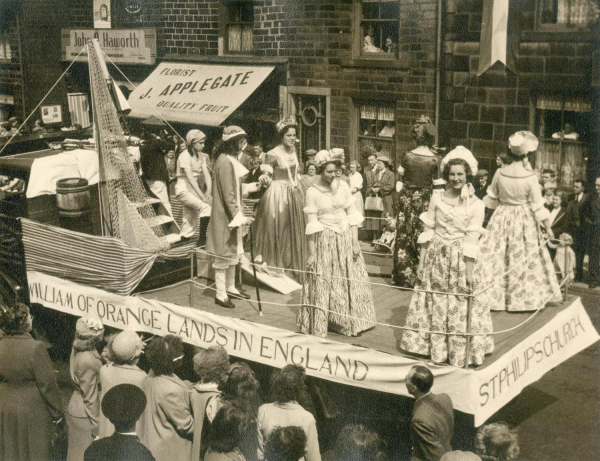 Ramsbottom Coronation Procession 6 June 1953 11 photos taken by Norman Tomlinson Of 72 Peel Brow Location Bolton Street across from Clarence Hotel
12 - Customs and Traditions - 01 - National Events
Keywords: Bury-Archive