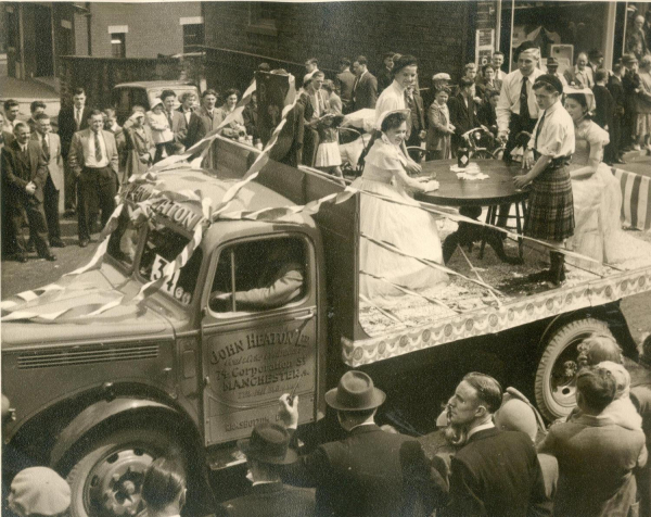 Ramsbottom Coronation Procession 6 June 1953 11 photos taken by Norman Tomlinson Of 72 Peel Brow Location Bolton Street across from Clarence Hotel
12 - Customs and Traditions - 01 - National Events
Keywords: Bury-Archive