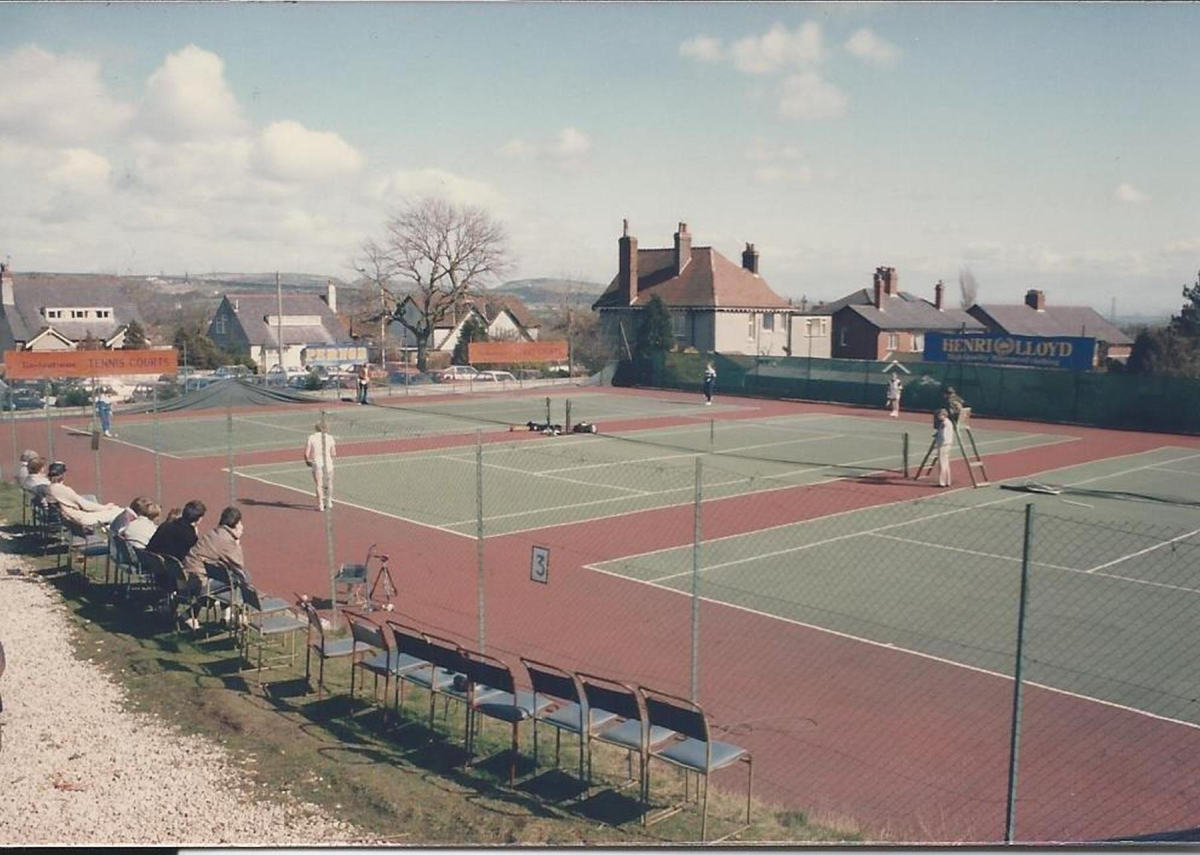 Holcombe Brook Sports Club tennis courts
#N/A
Keywords: Bury-Archive