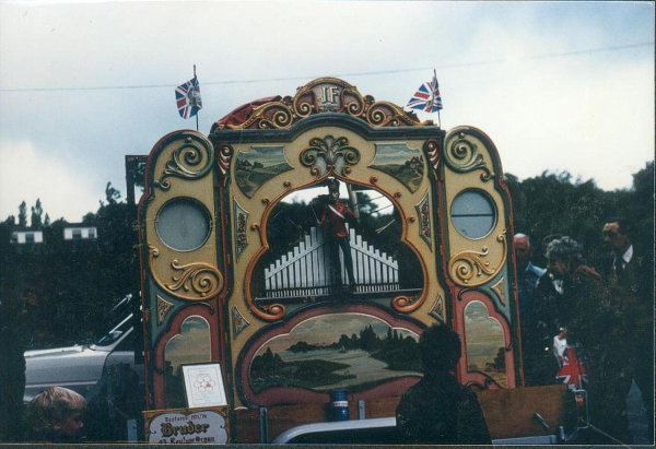 Organ drawn by Irwell Street Metal Company van to Nuttall Park
14 - Leisure - 01 - Parks and Gardens
Keywords: Bury-Archive