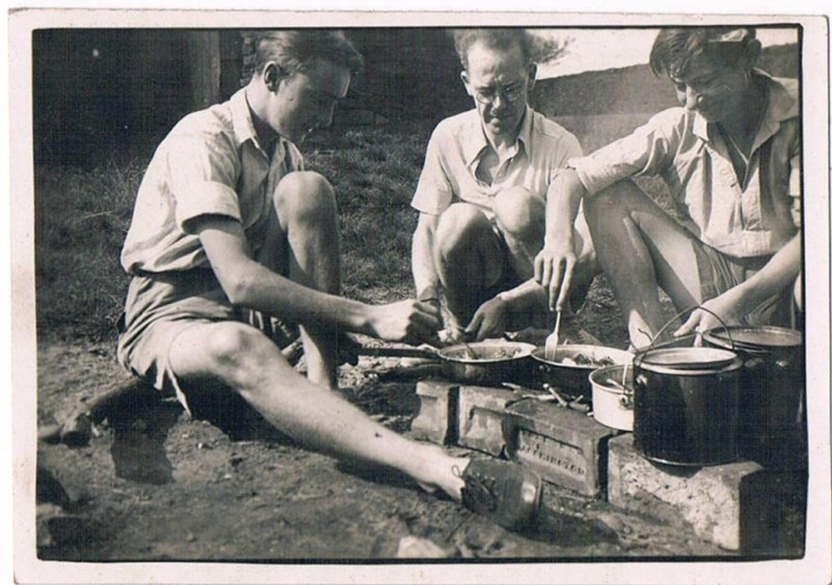  Scout Camp Holcombe Moor, Whit  Week 1939
14 - Leisure - 02 - Sport and Games
Keywords: Bury-Archive