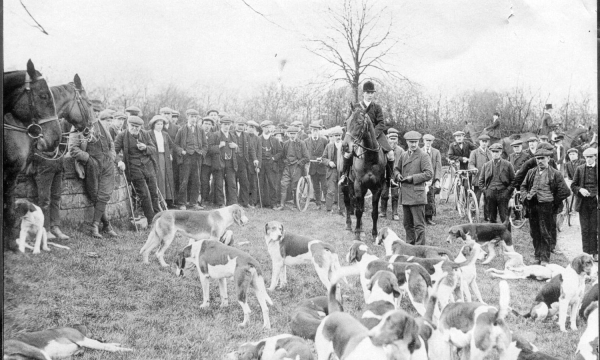 Holcombe Hunt- dogs huntsmen followers Waiting for the Off Pre 1918
14 - Leisure - 03 - Tourism
Keywords: Bury-Archive