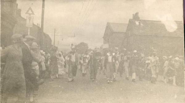 Parade passing Nuttall Lane on Bolton road West, 1926
14 - Leisure - 04 - Events
Keywords: Bury-Archive