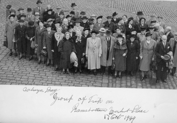 Ramsbottom Sunshine Club: ? 90th birthday party in 1949. Also. . .2 pics of Sunshine club leaving Ramsbottom for trip to Colwyn Bay 17/10/1949 
14 - Leisure - 04 - Events
Keywords: Bury-Archive